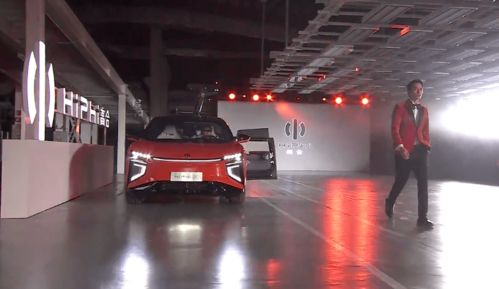 跨界營(yíng)銷新典范 高合汽車聯(lián)動(dòng)Scabal工廠走秀，重構(gòu)汽車銷售體驗(yàn)